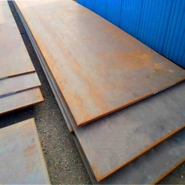 Tampilan lembaran Plat Corten Steel SPA-H yang digunakan dalam proyek luar ruangan dan bangunan estetis modern.
